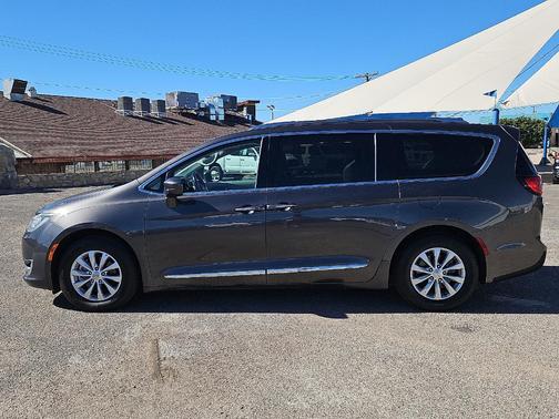 2019 Chrysler Pacifica Touring-L