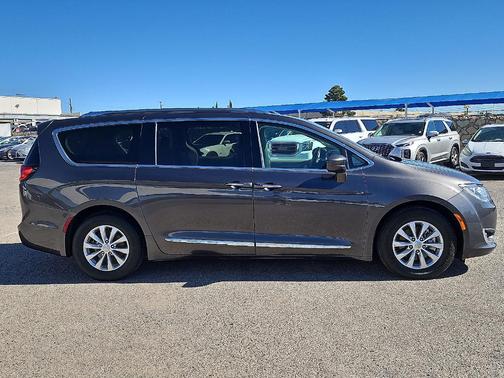 2019 Chrysler Pacifica Touring-L