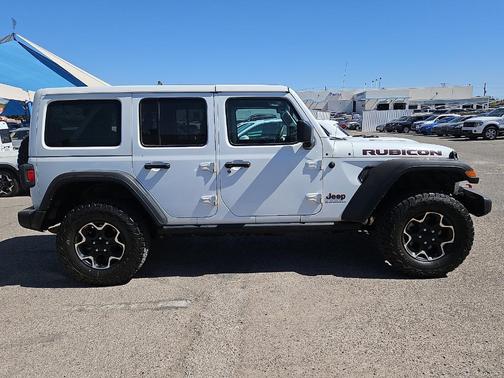 Bright White Clearcoat 2023 Jeep Wrangler Rubicon