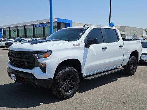 Summit White 2025 Chevrolet Silverado 1500 Custom Trail Boss