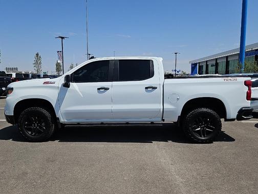 Summit White 2025 Chevrolet Silverado 1500 Custom Trail Boss