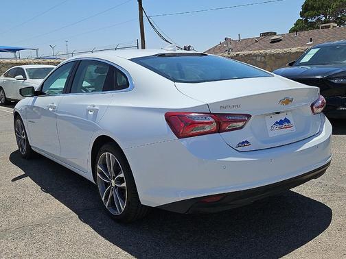 Summit White 2024 Chevrolet Malibu 2LT