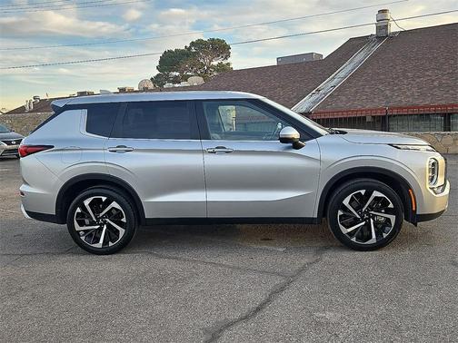 2024 Mitsubishi Outlander SE