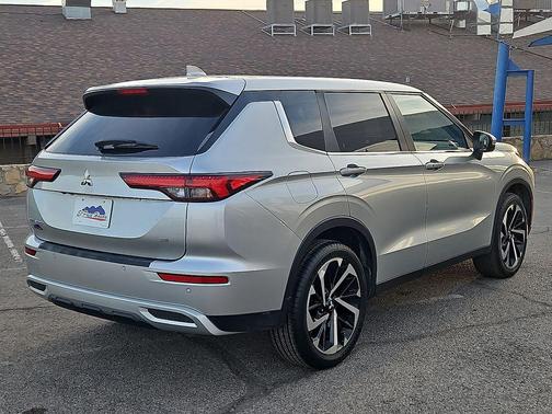2024 Mitsubishi Outlander SE