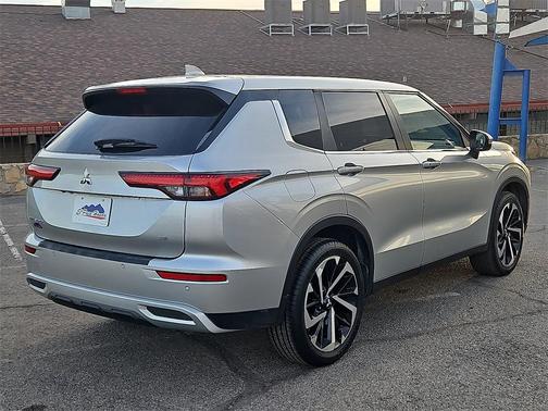 2024 Mitsubishi Outlander SE