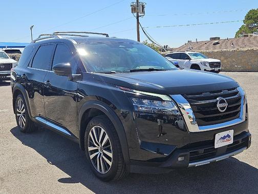 2022 Nissan Pathfinder Platinum