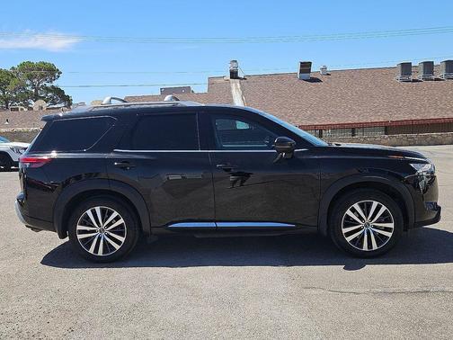 2022 Nissan Pathfinder Platinum