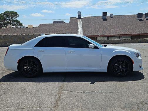 2022 Chrysler 300 Touring L