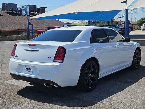 2022 Chrysler 300 Touring L