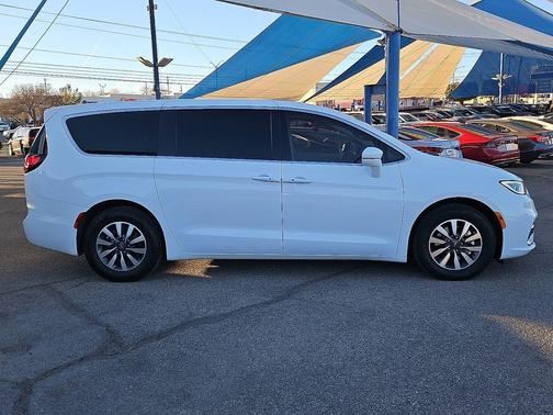 2022 Chrysler Pacifica Hybrid Touring L