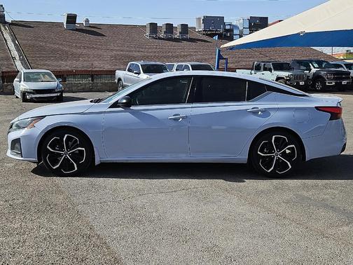 2023 Nissan Altima 2.5 SR