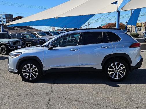 2025 Toyota Corolla Cross XLE