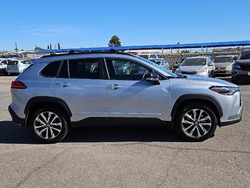 2025 Toyota Corolla Cross XLE