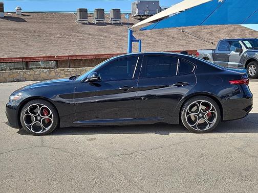 Vulcano Black Metallic 2023 Alfa Romeo Giulia Veloce