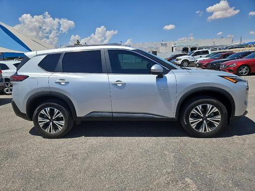 Brilliant Silver Metallic 2023 Nissan Rogue SV