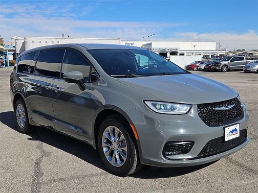 2023 Chrysler Pacifica Touring-L