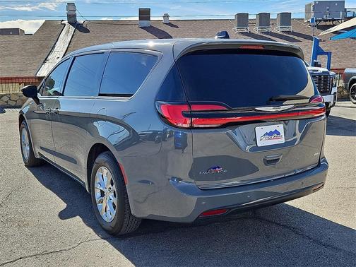 2023 Chrysler Pacifica Touring-L