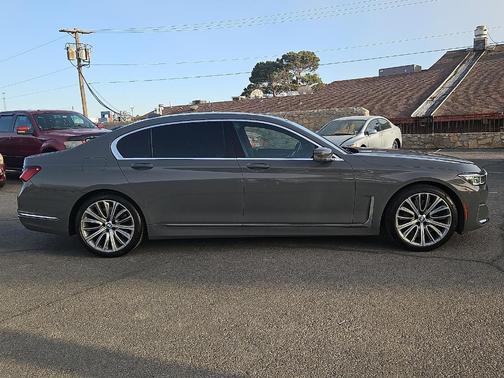 2021 BMW 750 i xDrive