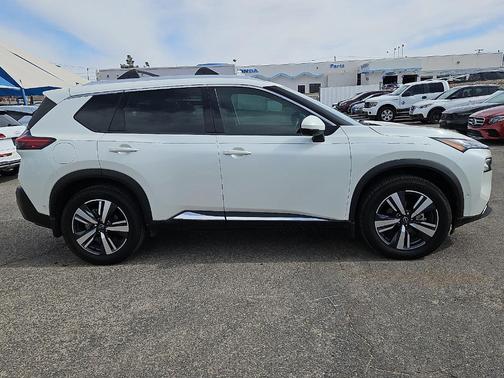 White 2023 Nissan Rogue SL