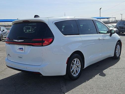 2024 Chrysler Pacifica Touring-L