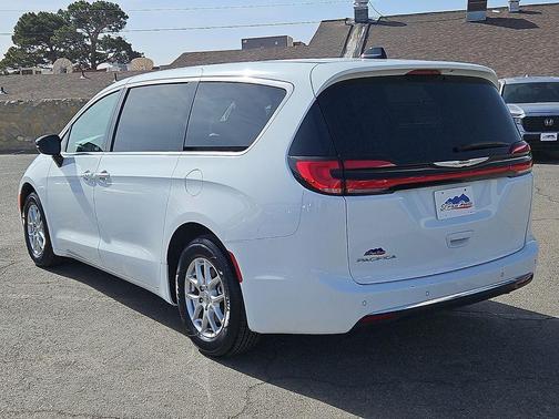 2024 Chrysler Pacifica Touring-L