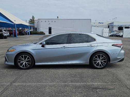 2022 Toyota Camry Hybrid XLE