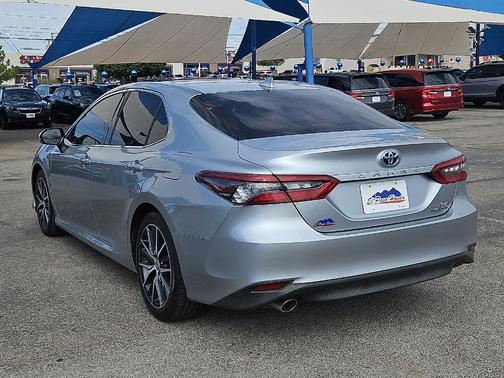 2022 Toyota Camry Hybrid XLE