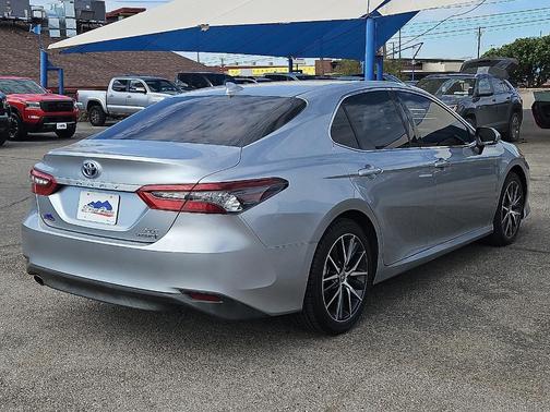 2022 Toyota Camry Hybrid XLE