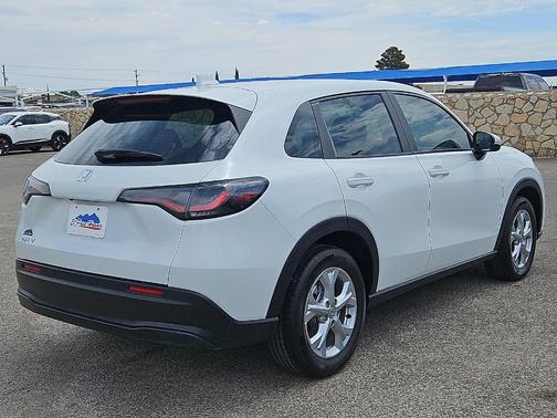 Platinum White Pearl 2024 Honda HR-V LX