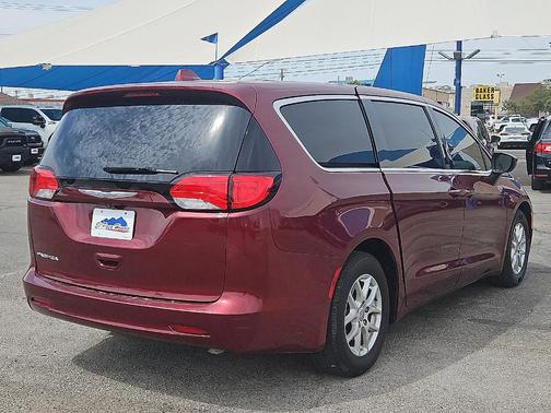 2017 Chrysler Pacifica LX