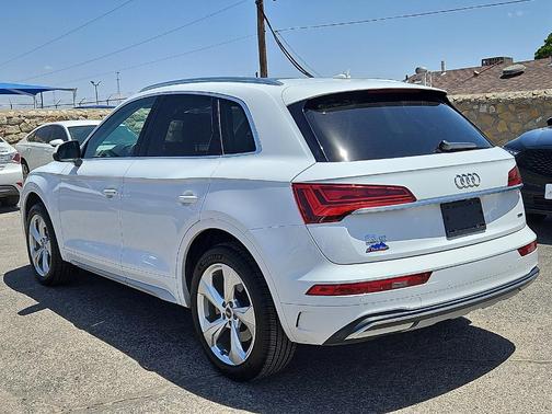 Ibis White 2021 Audi Q5 40 Premium Plus