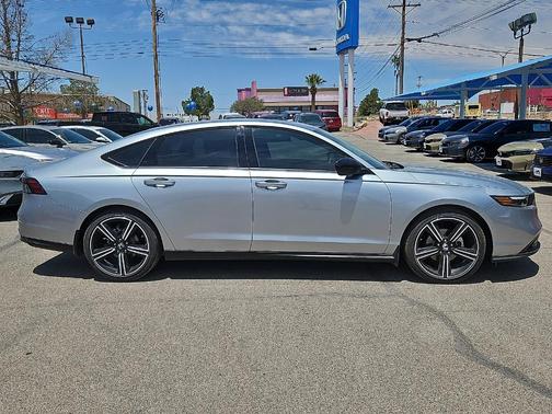 Solar Silver Metallic 2026 Honda Accord SE