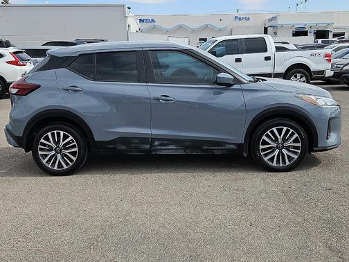 Boulder Gray Metallic 2024 Nissan Kicks SV