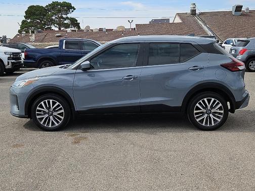Boulder Gray Metallic 2024 Nissan Kicks SV