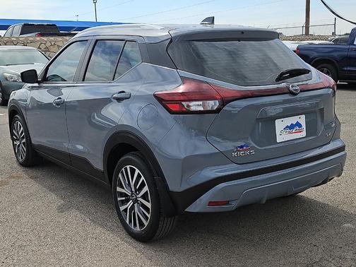 Boulder Gray Metallic 2024 Nissan Kicks SV