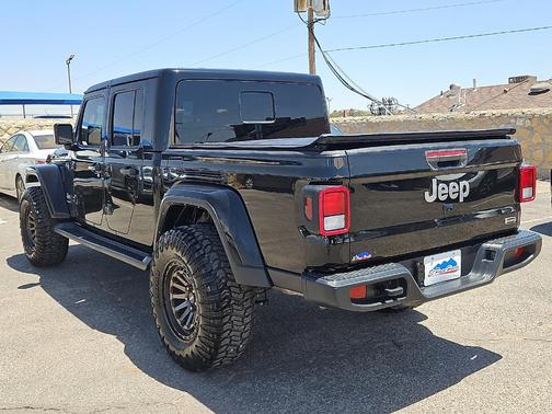 Black Clearcoat 2023 Jeep Gladiator Overland