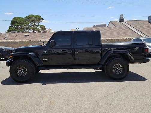 Black Clearcoat 2023 Jeep Gladiator Overland
