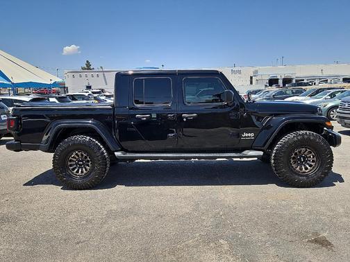 Black Clearcoat 2023 Jeep Gladiator Overland
