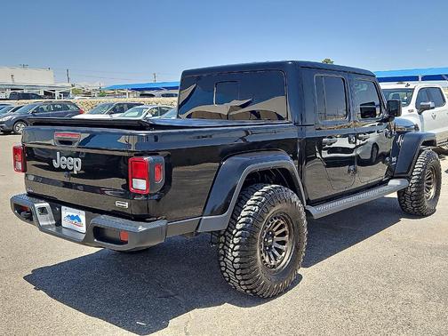Black Clearcoat 2023 Jeep Gladiator Overland