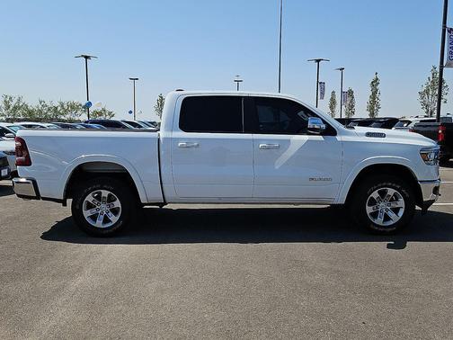 Bright White Clearcoat 2022 RAM 1500 Laramie