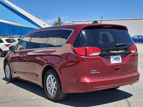 2023 Chrysler Voyager LX