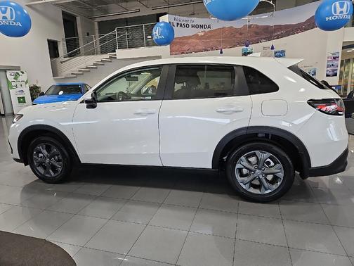 Platinum White Pearl 2026 Honda HR-V LX