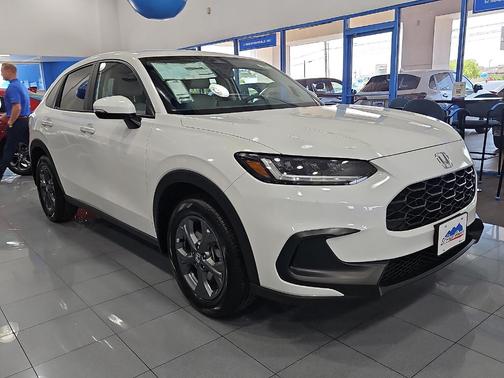 Platinum White Pearl 2026 Honda HR-V LX