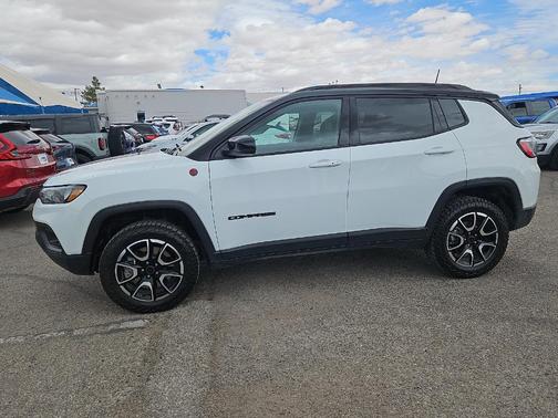 Bright White Clearcoat 2025 Jeep Compass Trailhawk