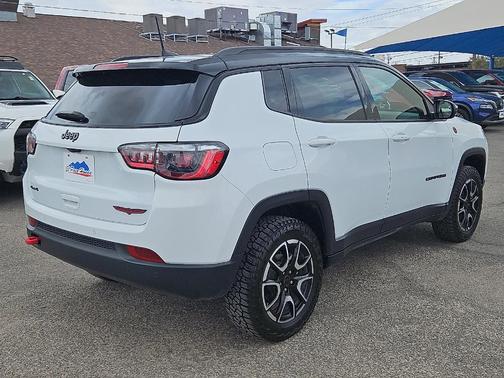 Bright White Clearcoat 2025 Jeep Compass Trailhawk