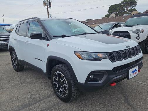 Bright White Clearcoat 2025 Jeep Compass Trailhawk