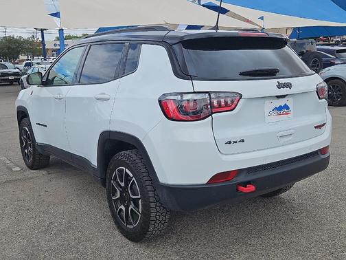 Bright White Clearcoat 2025 Jeep Compass Trailhawk