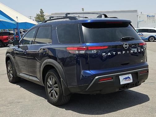 2022 Nissan Pathfinder SV