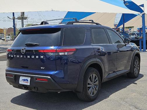 2022 Nissan Pathfinder SV