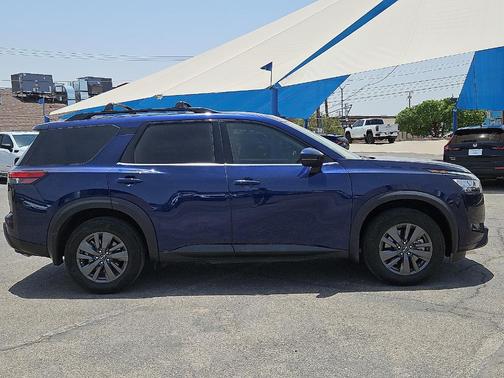 2022 Nissan Pathfinder SV